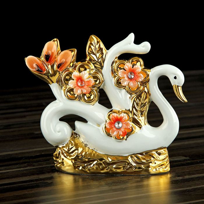 Сувенир керамика "Лебедь с цветами" 14,5х14х4,5 см