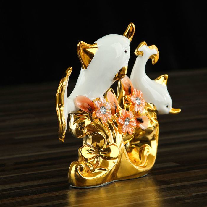 Сувенир "Дельфин с малышом на волне с цветами"