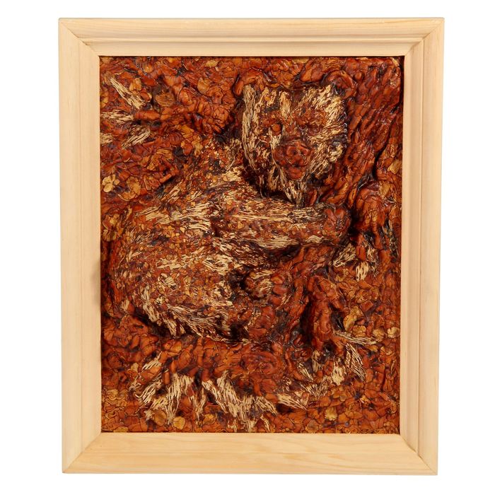 Мини панно из кедропласта "Медведь на дереве" 23х28 см