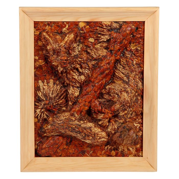 Мини панно из кедропласта "Соболь на ветке" 23х28 см