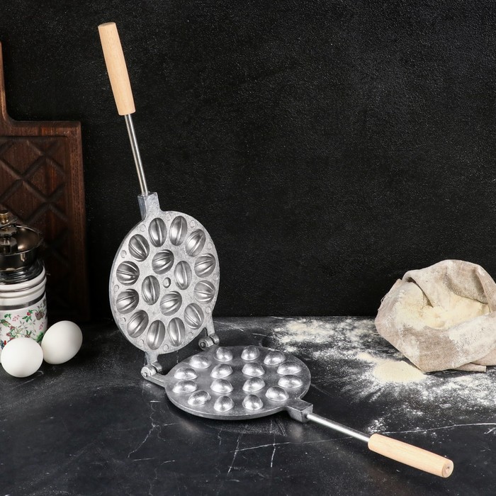 Форма для выпечки печенья "16 орешков", с деревянной ручкой