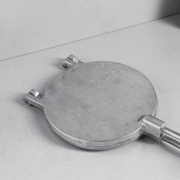 Форма для выпечки вафель «Треугольная», с деревянными ручками