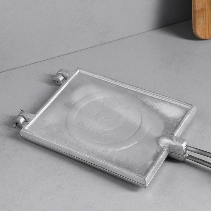 Форма для выпечки вафель "Прямоугольная", с деревянными ручками