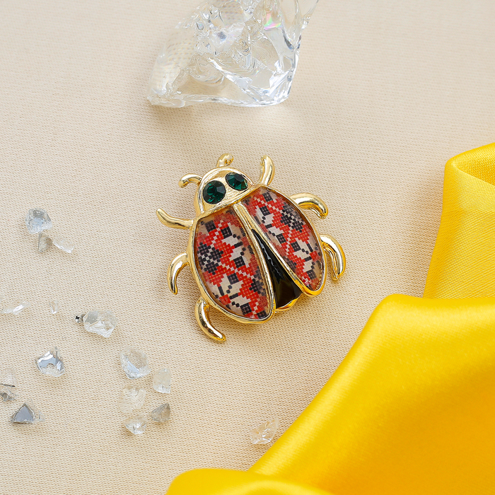 Брошь "Божья коровка с узором", разноцветная в золоте