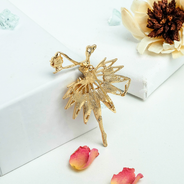 Брошь "Балерина в пышной пачке", цвет белый в золоте