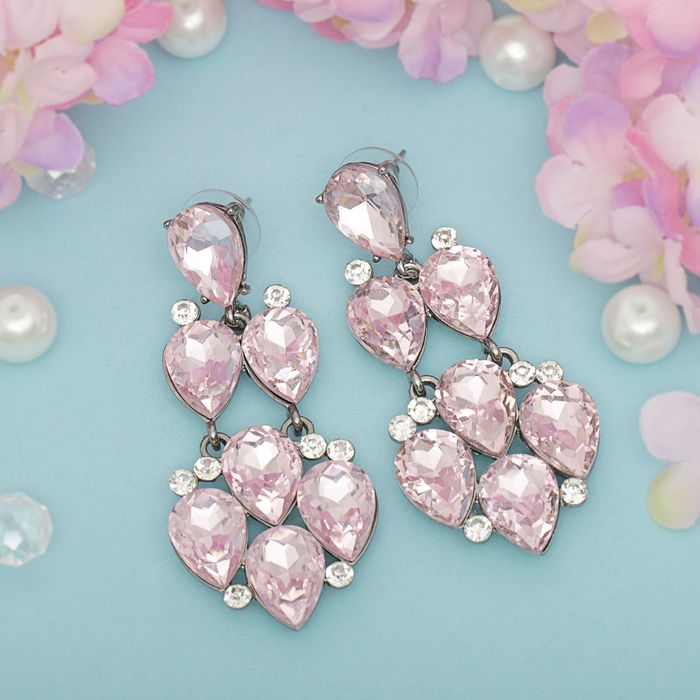 Серьги висячие со стразами "Капли" сияние, цвет бело-розовый в сером металле