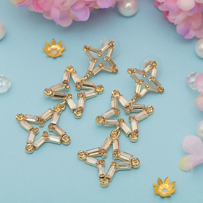 Серьги висячие со стразами "Звёзды", цвет белый в золоте