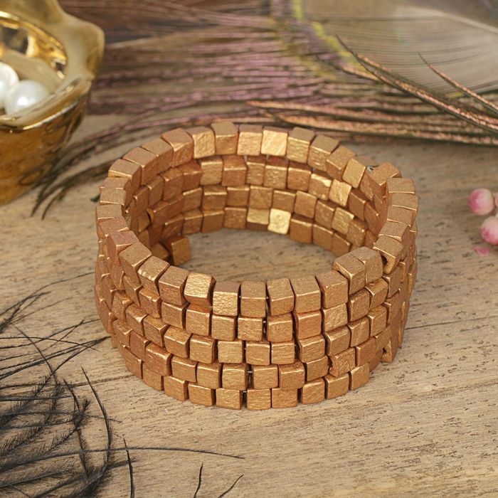 Браслет-пружинка "Деревянный кубик" 4 ряда, цвет золотой