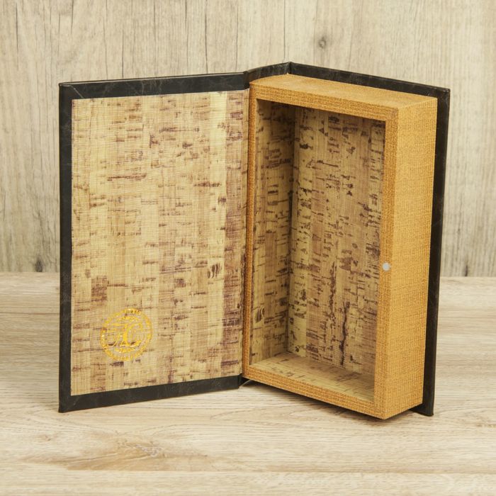 Шкатулка-книга дерево "Корона" кожзам 21х13х5 см