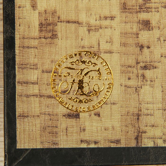 Шкатулка-книга дерево "Корона" кожзам 21х13х5 см