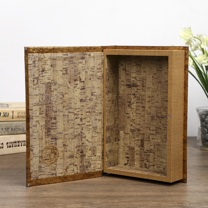 Шкатулка-книга дерево "Замечательные женщины" кожзам 24х16х5 см