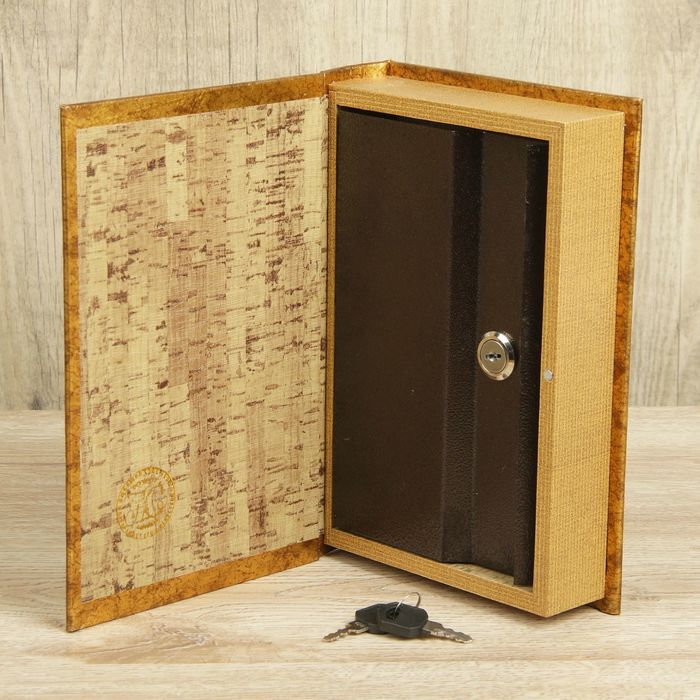 Сейф-книга дерево "Замечательные женщины" кожзам 24х16х5 см