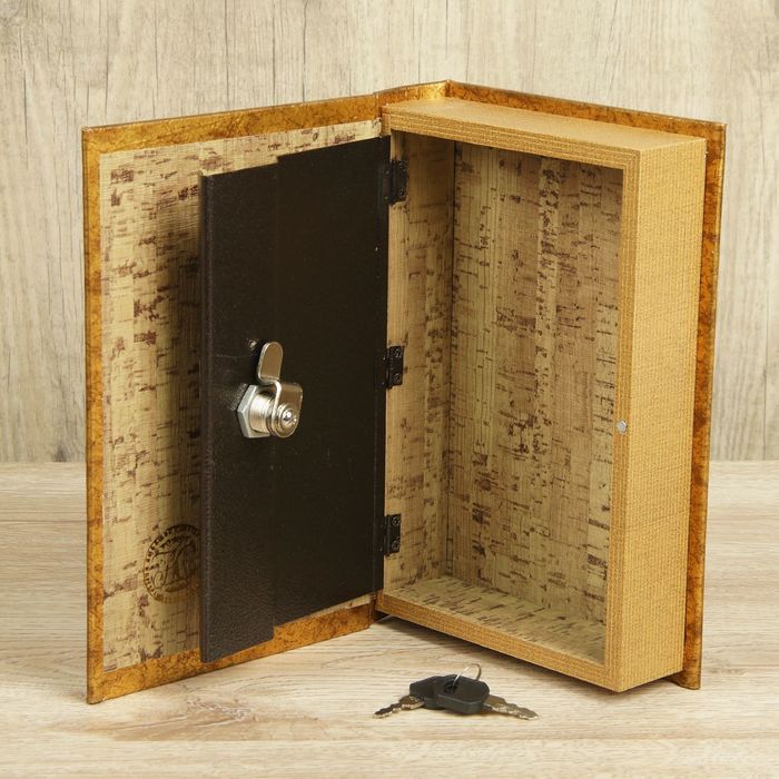 Сейф-книга дерево "Замечательные женщины" кожзам 24х16х5 см