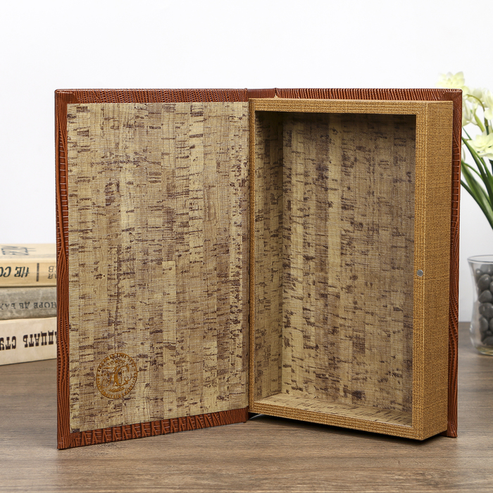 Шкатулка-книга дерево "Герцогиня" кожзам 26х17х5 см