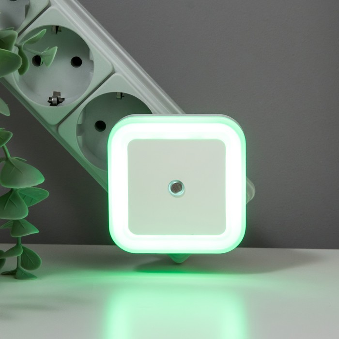 

Ночник пластик LED реагирует на темноту "Квадрат" 6,5х6,5х5 см, МИКС RISALUX