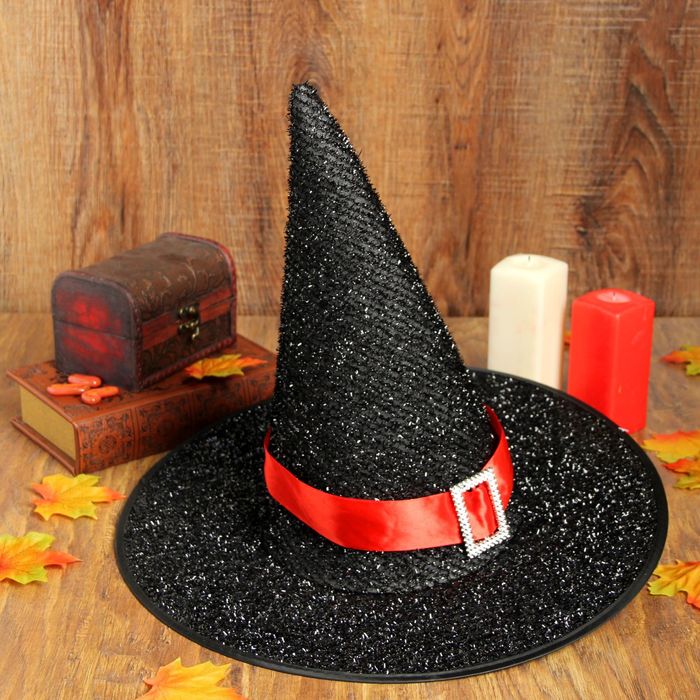 Карнавальная шляпа "Конус" красный ремешок