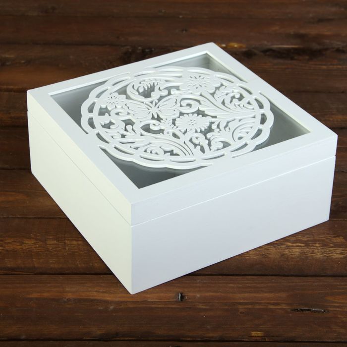 Шкатулка дерево резная со стеклом "Бабочка в цветах" 20х20х8 см