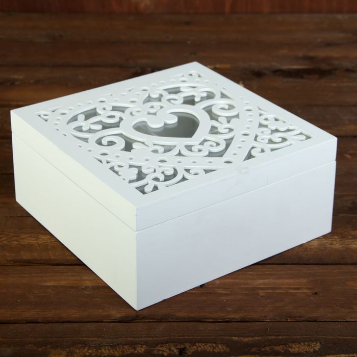 Шкатулка дерево резная со стеклом "Сердце" 20х20х8 см