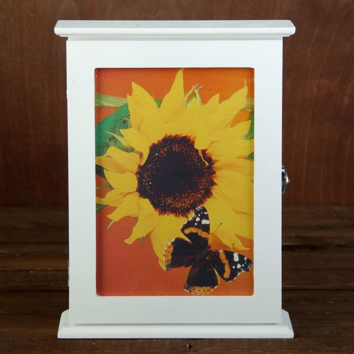 Ключница дерево белая "Подсолнух и бабочка" 29,5х22х6 см