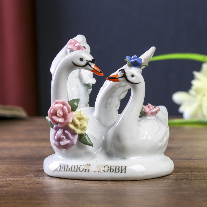 Сувенир керамика "2 лебедя в цветах "Большой любви" 8х7,5х7 см