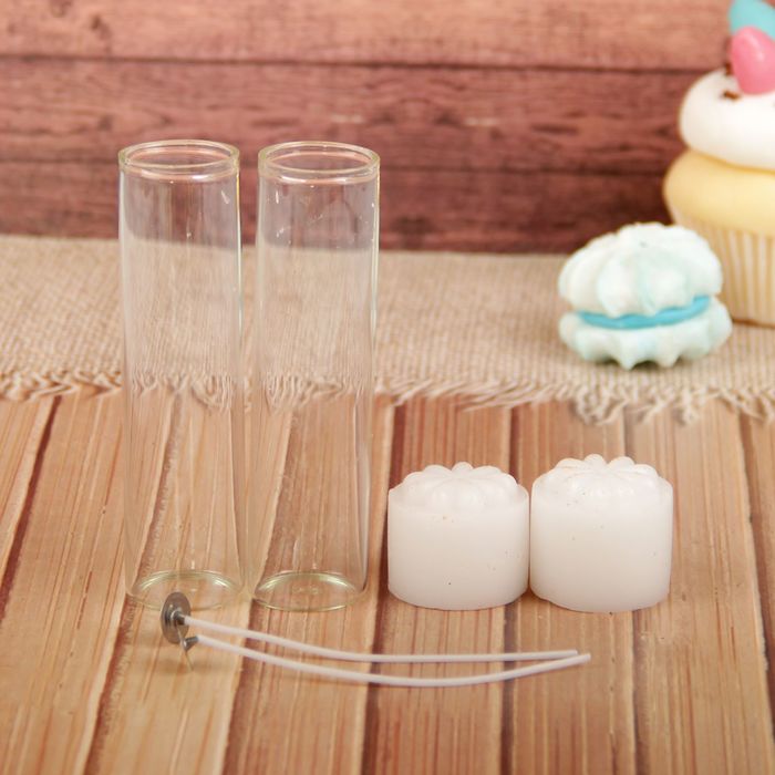 Набор для создания восковой свечи с песком "Земляника"