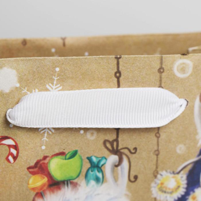 Пакет крафтовый вертикальный «Носочки с подарками», 18 × 23 × 8 см