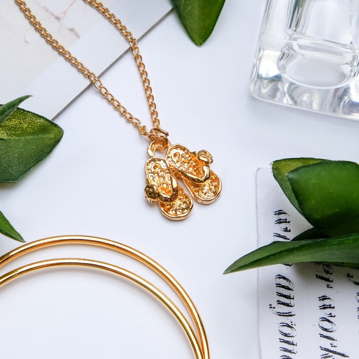 Кулон "Сандали", цвет золото, 43см