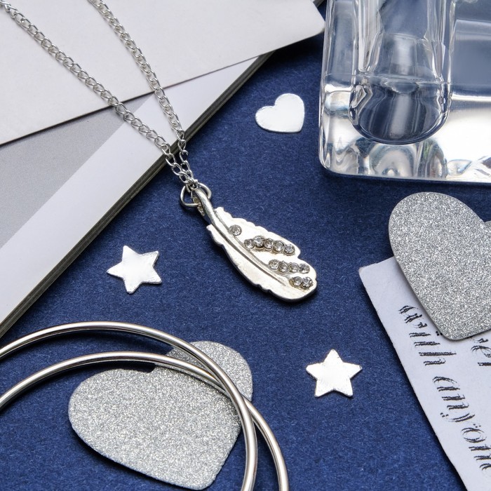 Кулон "Перо", цвет белый в серебре, 43см