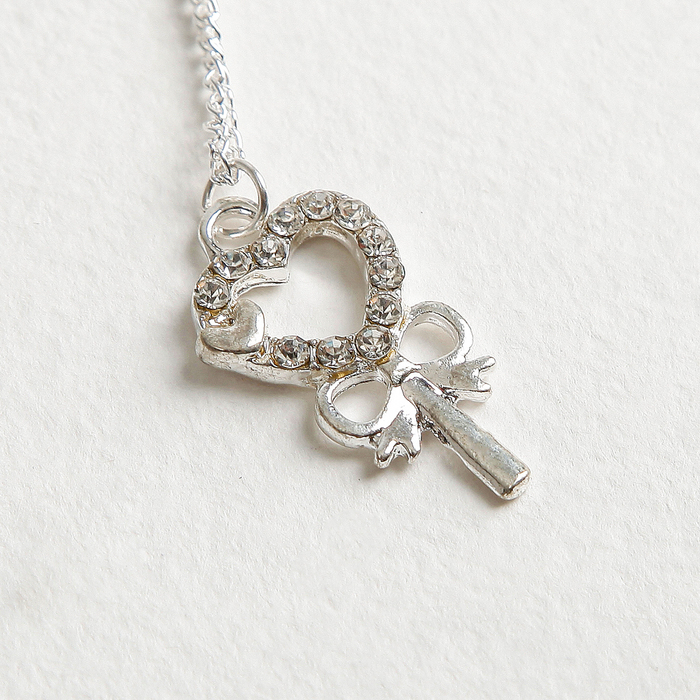 Кулон "Сердце" леденец, цвет белый в серебре, 43см