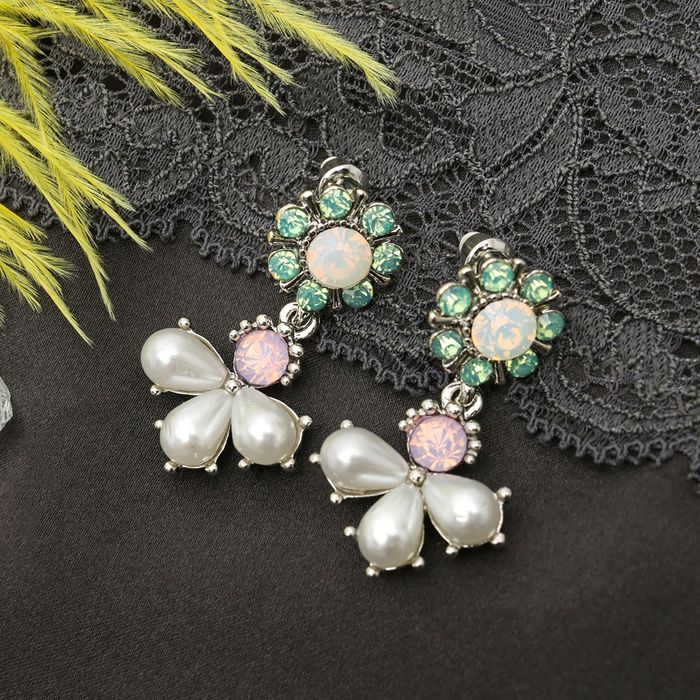 Серьги с жемчугом "Капля" трио, цвет бело-зелёный в серебре