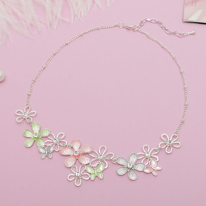 Колье "Нежная эмаль" цветы, цветное в серебре матовом