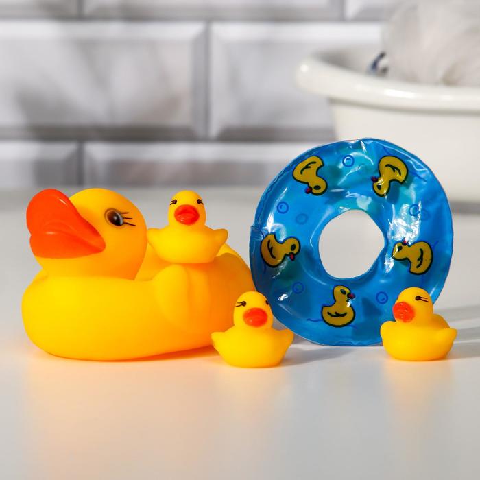 Набор для игры в ванне «Утки с кругом»: мыльница, игрушки 4 шт., МИКС