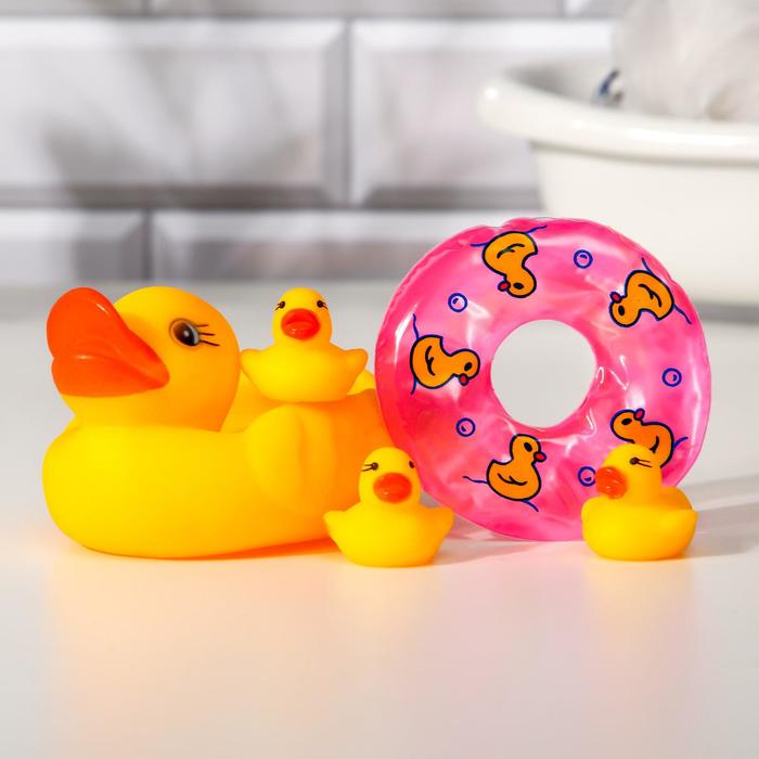 Набор для игры в ванне «Утки с кругом»: мыльница, игрушки 4 шт., МИКС