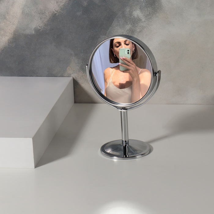 Зеркало на ножке, двустороннее, с увеличением, d зеркальной поверхности 7,7 см, цвет серебристый