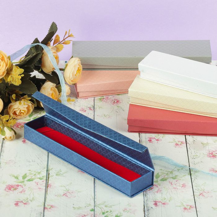 Коробочка подарочная под браслет/цепочку/часы "Стеганая ткань", на магните, 21*4*2,5, цвет микс