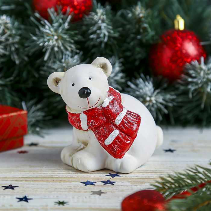 Сувенир керамика "Белый мишка в красном шарфике" 9х9х7 см
