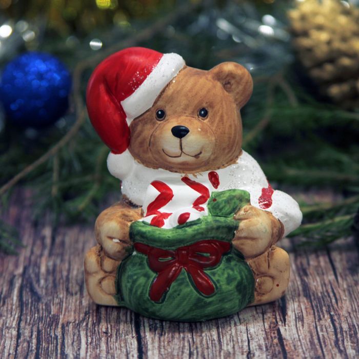 Сувенир керамика "Мишка в шарфике и колпаке с мешком подарков" 8х7,5х6,5 см