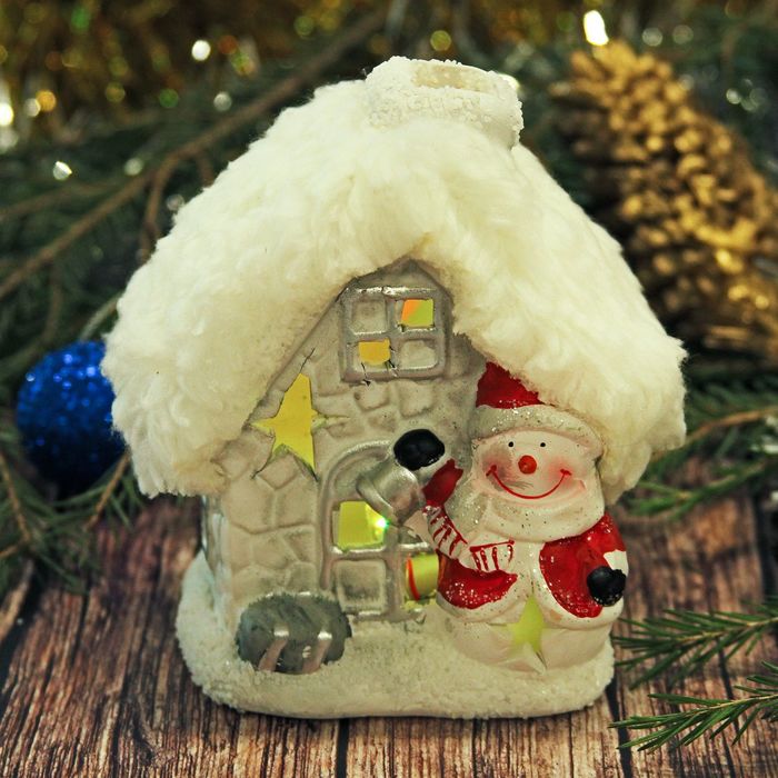 Сувенир керамика световой "Снеговичок у заснеженного домика" 10х8х6,5 см