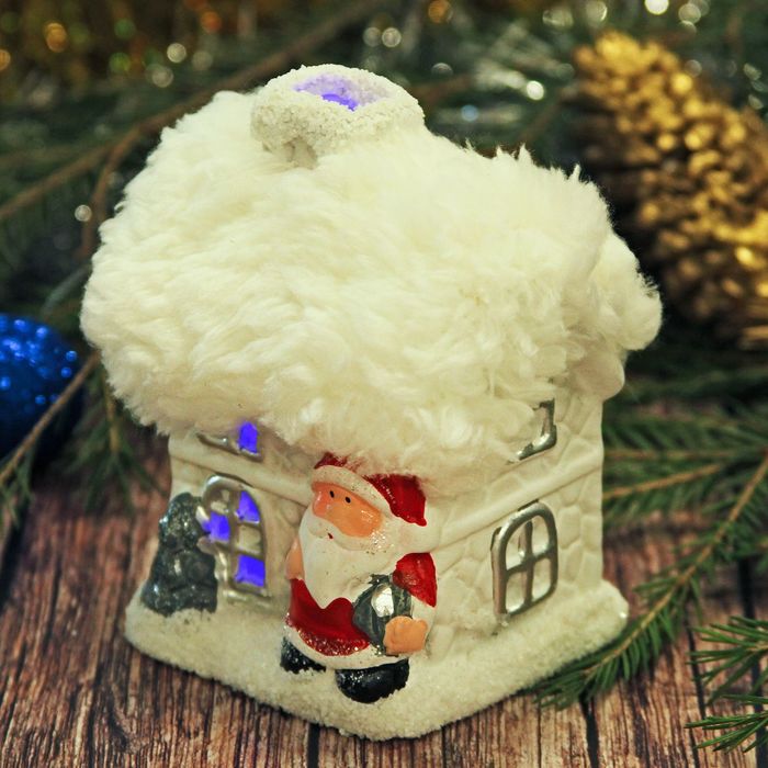Сувенир керамика световой "Дед Мороз у заснеженного домика" 10х8х6,5 см
