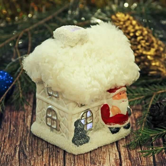 Сувенир керамика световой "Дед Мороз у заснеженного домика" 10х8х6,5 см