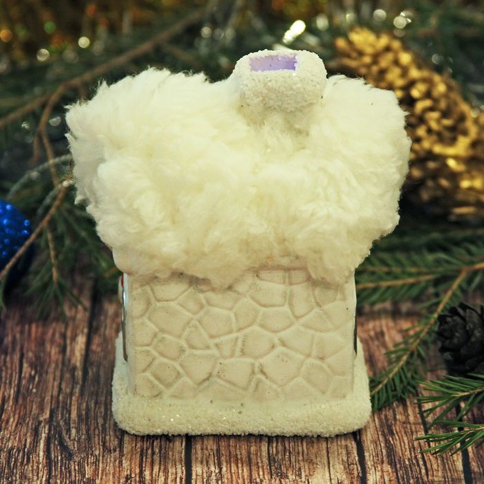 Сувенир керамика световой "Дед Мороз у заснеженного домика" 10х8х6,5 см