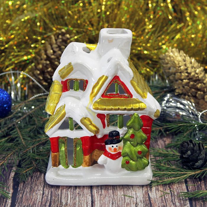 Сувенир керамика подсвечник "Снеговичок у домика с золотой крышей" 12х8,6х8,2 см