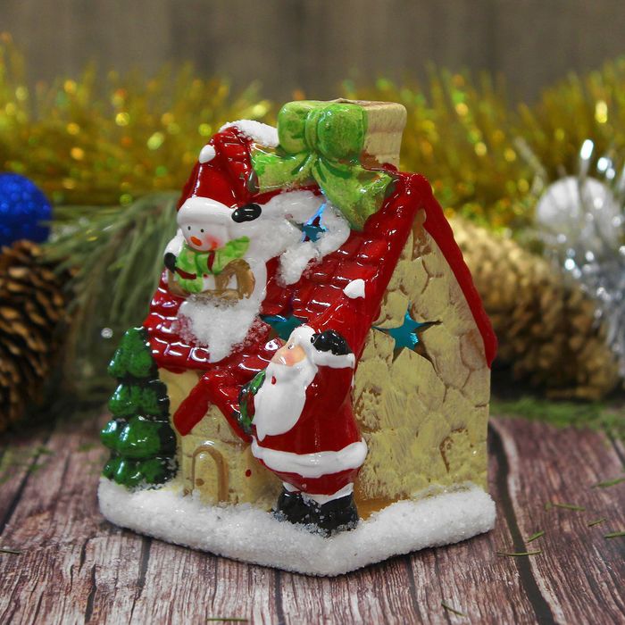 Сувенир керамика свет"Дед Мороз и снеговичок у домика с красной черепицей"МИКС 11х8,8х6,5см