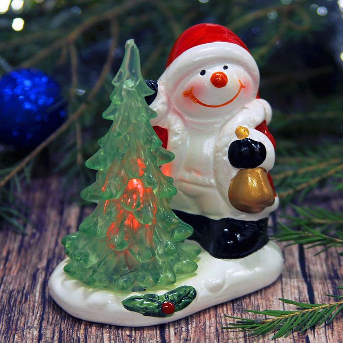 Сувенир керамика световой "Снеговичок с колокольчиком у ёлки" 8,5х8х5,5 см