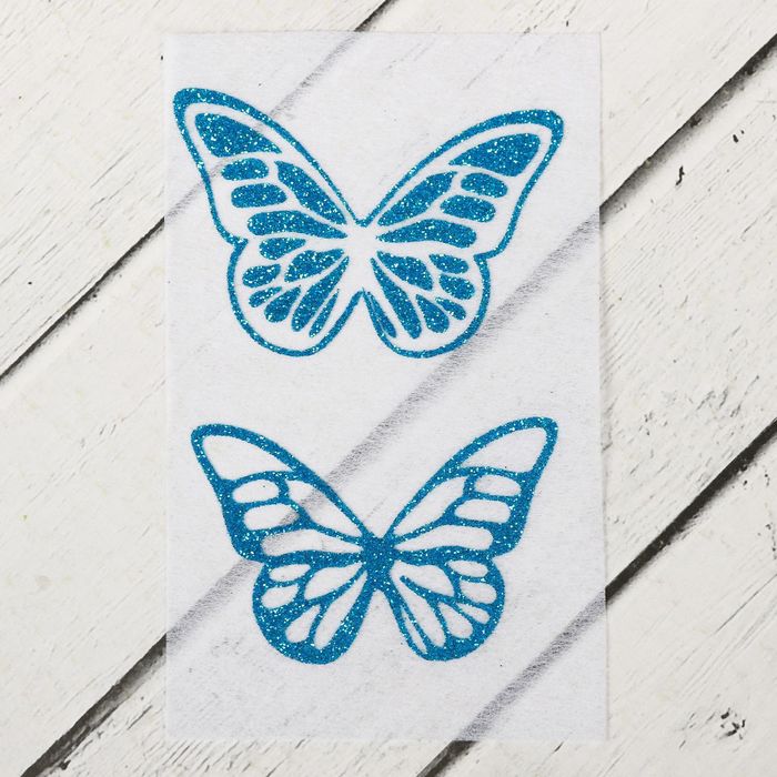 Набор бабочек декоративных 2 шт в пакетике голубой глиттер на белом