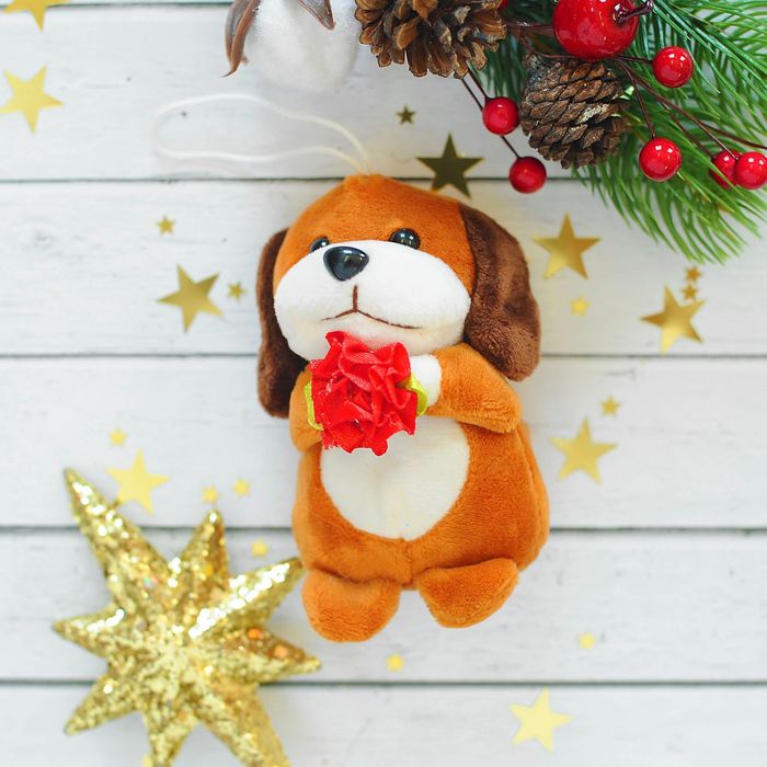 Мягкая игрушка-подвеска "Пёсик с букетом"