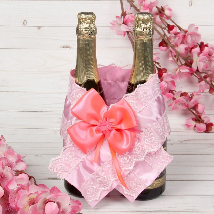 Одежда для шампанского "Бант кружевной свадебный", розовая
