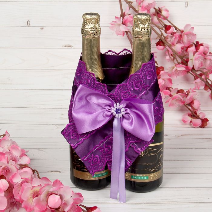 Одежда для шампанского "Бант кружевной свадебный", пурпурная
