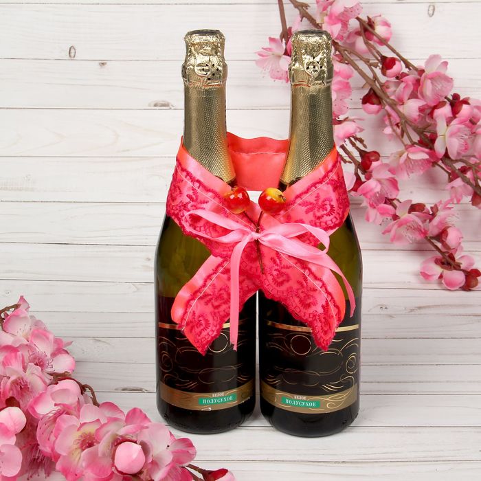 Одежда для шампанского "Бант свадебный с яблочком", розовая