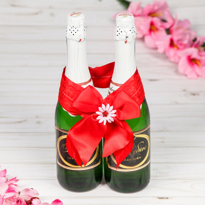 Одежда для шампанского "Бант свадебный с вишенкой", красная